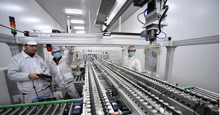 03 正文      近日,江西省首条高容量锂离子动力电池全自动化生产线