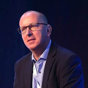 A person wearing glasses
Description automatically generated with medium confidence